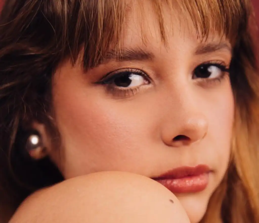 ‘Roda da Vida’, álbum de estreia da paranaense Bruna Thimoteo, mistura MPB, ijexá, baião e samba-reggae com poesia cotidiana