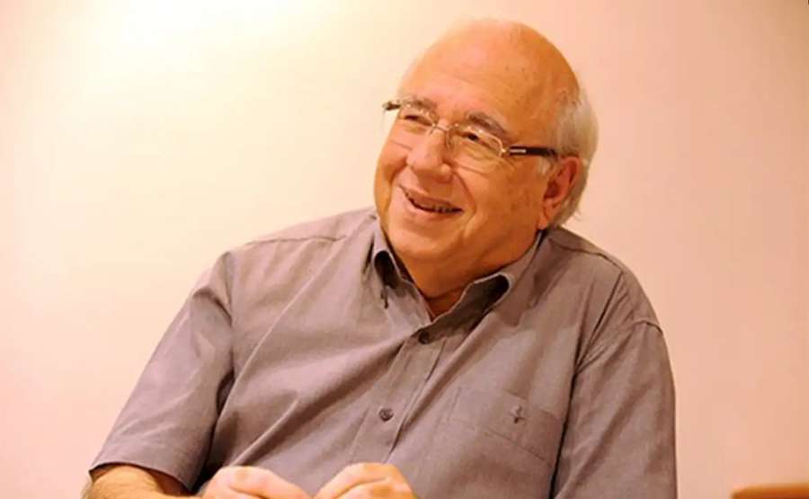 De cobras e joelhadas