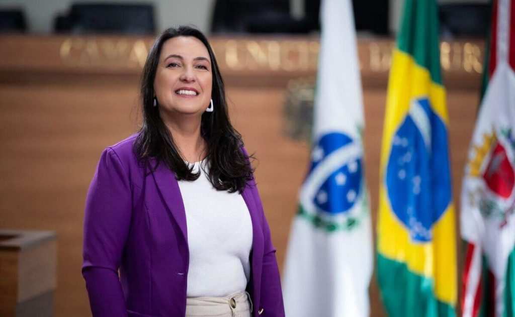 Parlamentar é acusada de quebra de decoro por distribuir material informativo sobre politica de redução de danos para dependentes químicos
