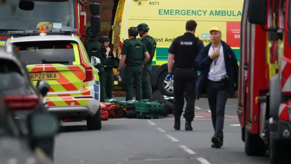 Duas pessoas são mortas em ataque a sinagoga em Manchester ; suspeito foi baleado pela polícia