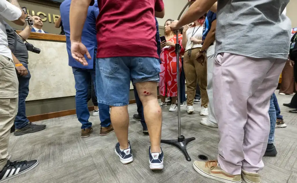 Manifestantes protestavam contra a proposta do prefeito Sebastião Melo (MDB) de privatização do Departamento Municipal de Água e Esgoto (Dmae)