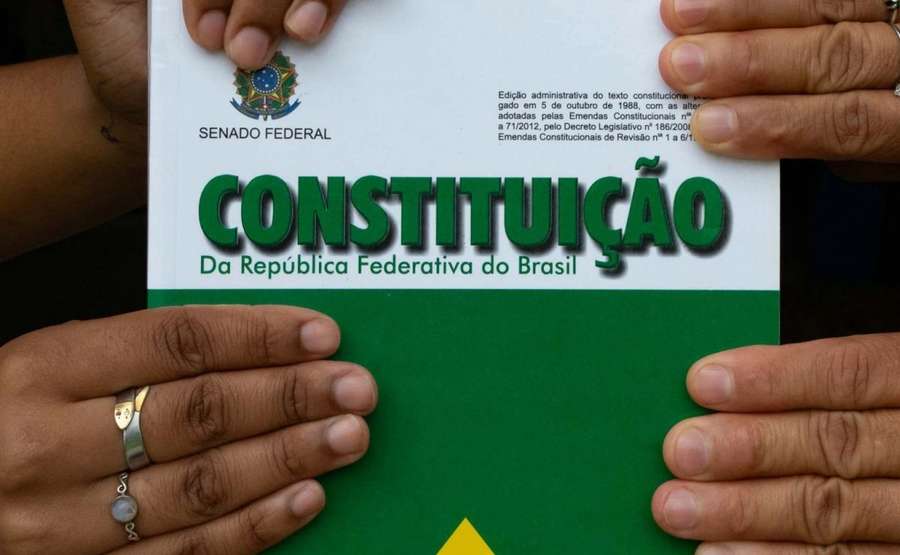 POR QUE A CONSTITUIÇÃO NÃO PERMITE PROIBIR COTAS RACIAIS: entre a memória histórica, a igualdade material e o dever republicano de enfrentar o racismo estrutural