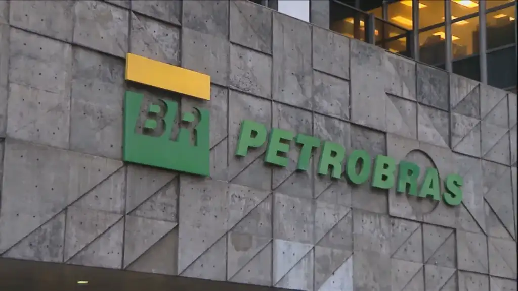 Pela segunda vez no ano Petrobras reduz preço da gasolina em 4,9% para distribuidoras