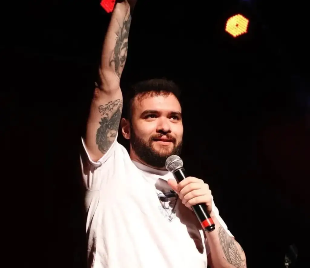 Tiago Santineli tem visto americano revogado após piada com supremacista branco Charlie Kirk