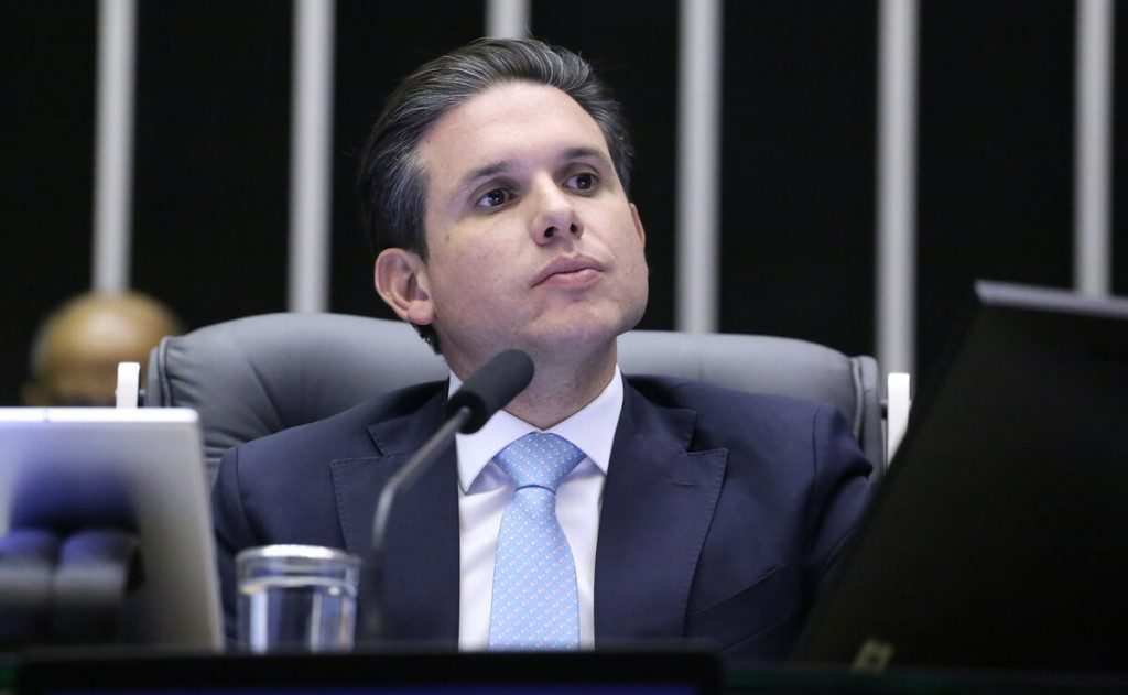 Presidente da Câmara e seu aliado bolsonaristas foram humilhados após tentarem fazer do projeto do governo uma nova versão da “PEC da Bandidagem”