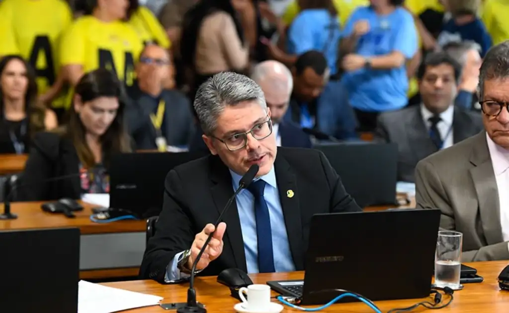 Senador Alessandro Vieira (MDB-SE)
