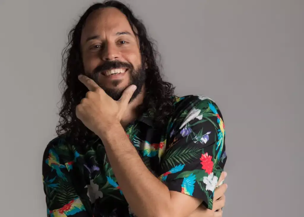 Com participação de Mano Brown, Gabriel O Pensador grava acústico para DVD comemorativo de 33 anos de carreira na Fundição Progresso