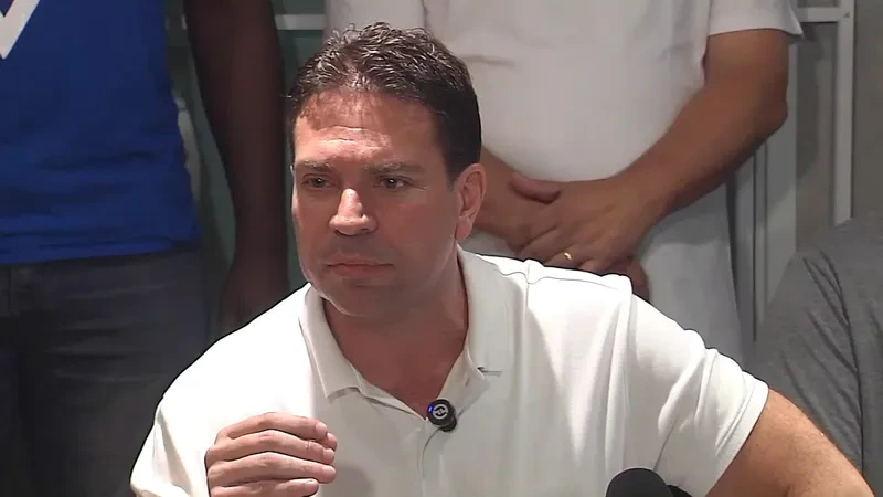 Apesar do corte no salário do parlamentar, as estruturas e equipes de seu gabinete continuam ativa