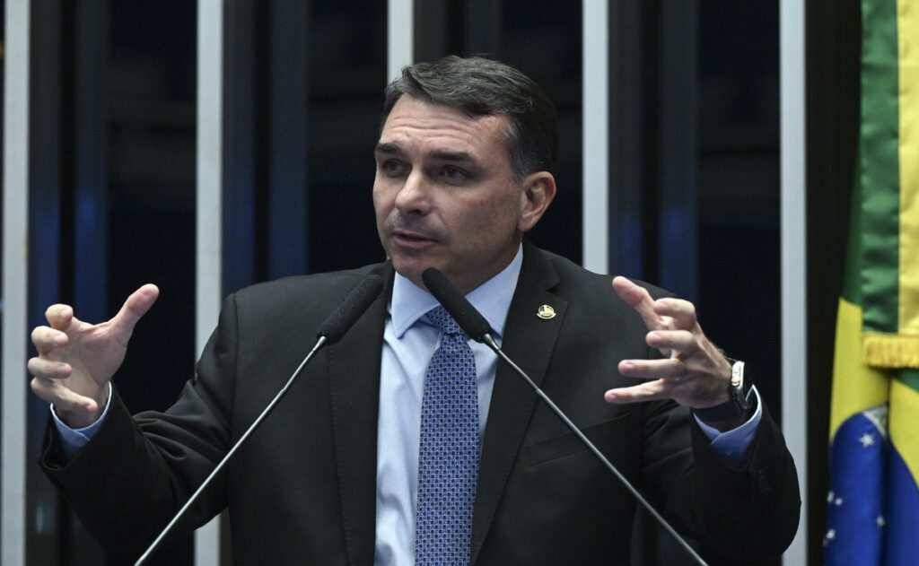 Coaf identificou movimentações suspeitas de R$ 1,2 milhão na conta bancária de Fabrício Queiroz, assessor e homem de confiança de Flávio