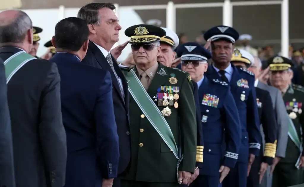 MPM entrou com ação de perda da patente contra ex-presidente que é capitão da reserva do Exército