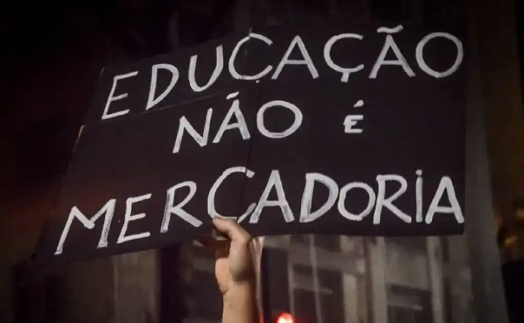 Para especialistas em educação, medida pode aumentar evasão escolar