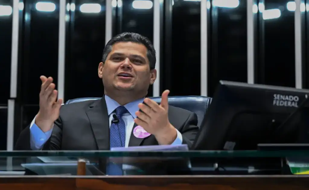 Do total dos recursos, R$ 30,5 milhões foram para obra de rodovia executada pela construtora do seu segundo suplente no Senado, Breno Chaves Pinto
