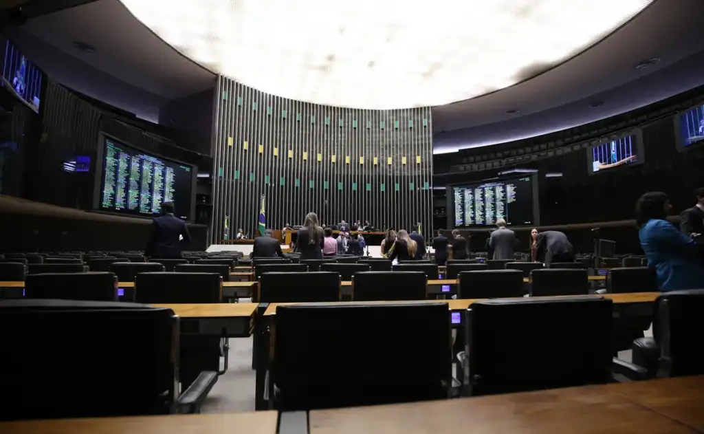 Em 2025, deputados gastaram quase R$ 1 bi só com “cotão” e assessores