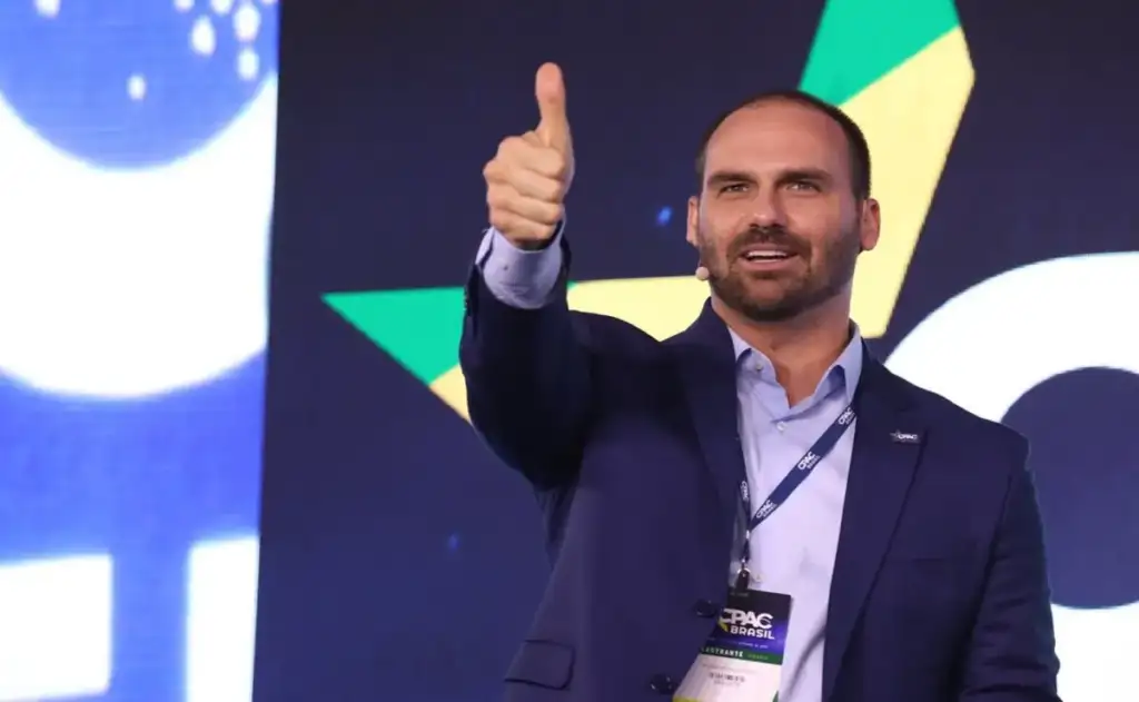 Em evento com empresários, presidente o PL disse que deputado cassado só volta ao Brasil se o irmão for eleito presidente