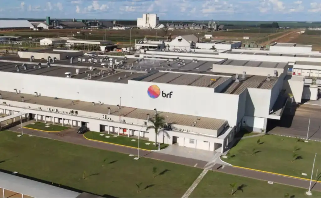 Investigação revelou que, entre 2019 e 2025, foram registrados 77 abortos confirmados e 113 partos prematuros relacionados a funcionárias da empresa