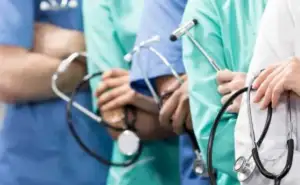 MEC barra vagas e endurece regras em cursos de medicina mal avaliados