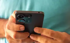 Projeto mira redes sociais e prevê punições por ataques digitais contra mulheres