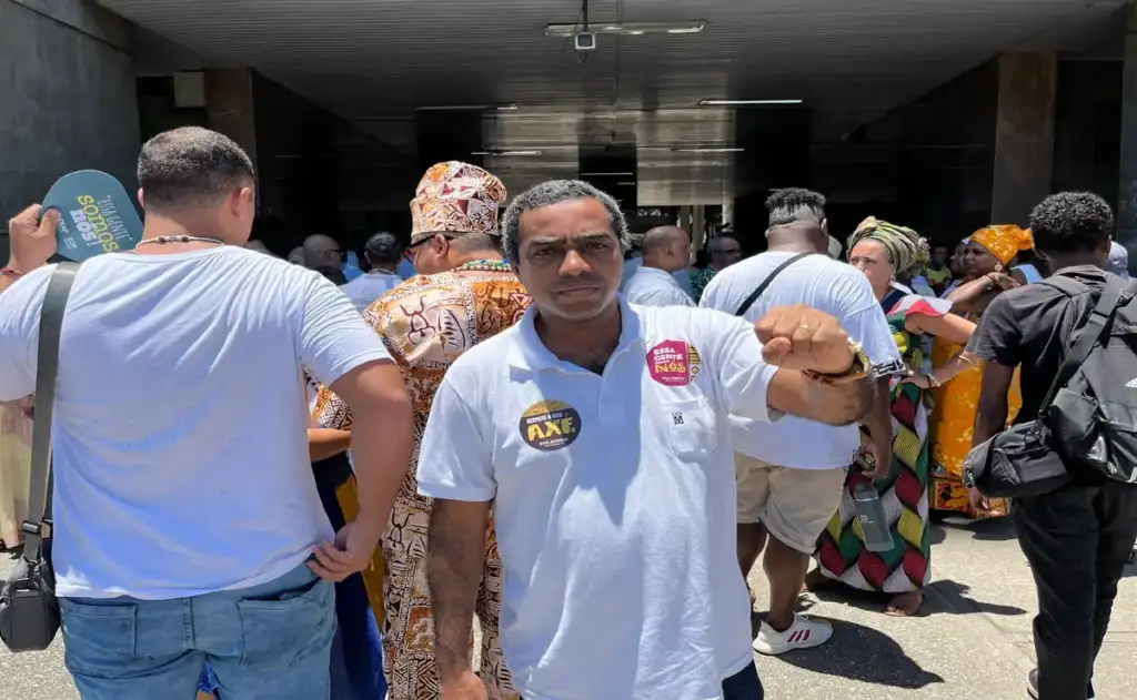 “Só vamos abrir mão de cotas quando brancos ricos abrirem mão do direito à herança”, diz deputado do PSOL do RJ, que desde criança já se interessava por política