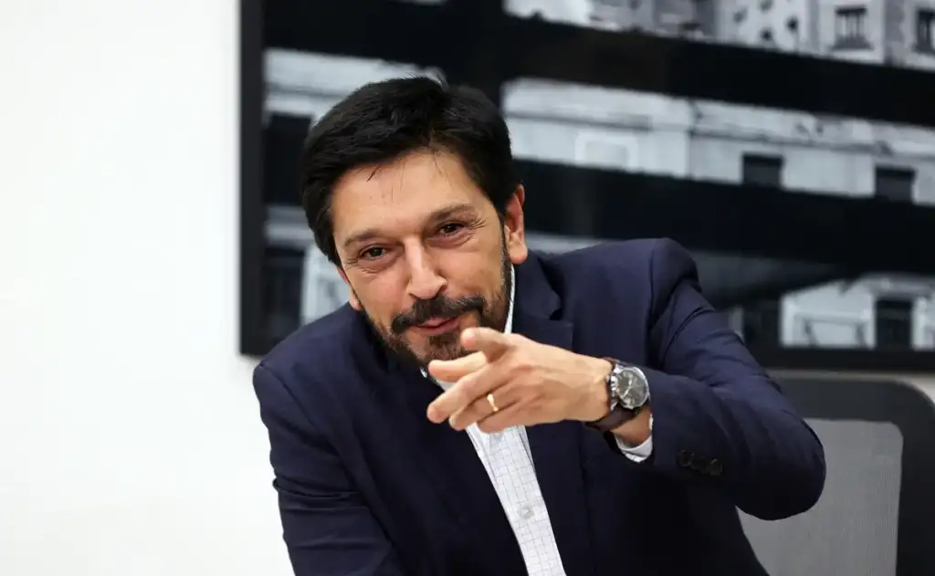 Mello Araújo afirma que tudo foi motivado pelo fato dele ter cobrado investigações sobre contratos milionários suspeitos