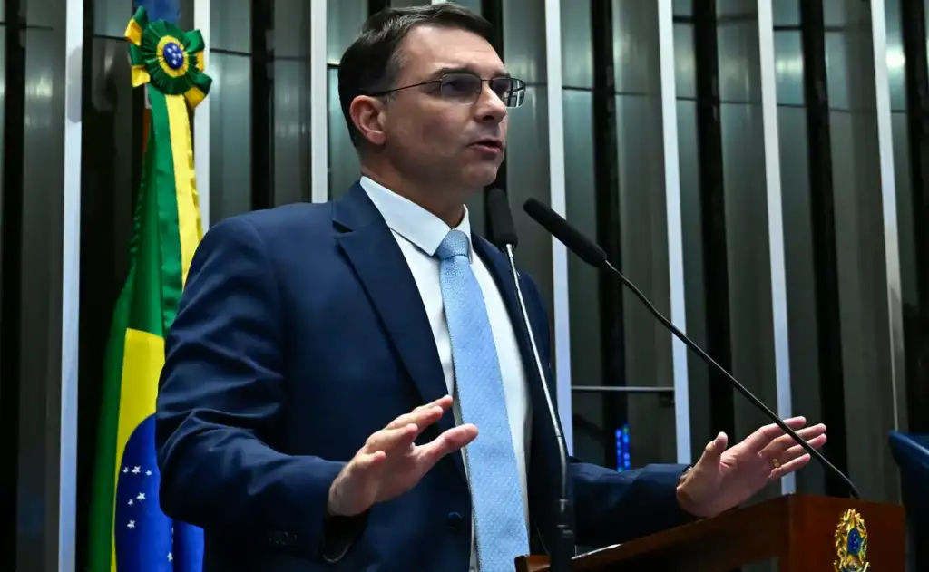 Mais novo conflito de Eduardo foi motivado pela suposta falta de apoio de Nikolas Ferreira à pré-candidatura de Flávio à presidência