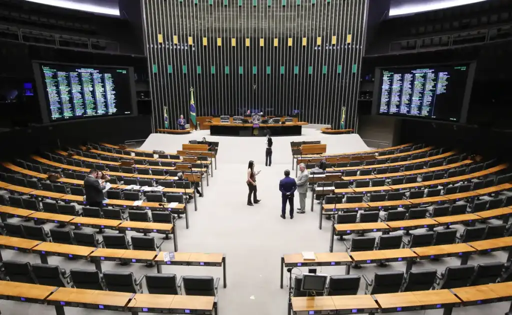 Situação escalou quando os agressores enviaram mensagens mencionando especificamente a região onde ele mora