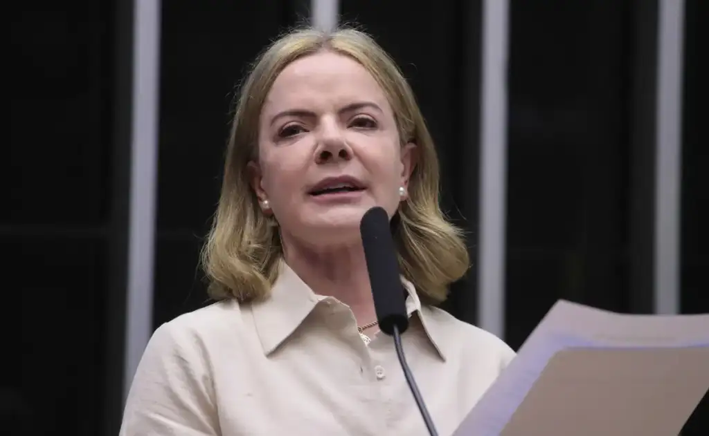 Parlamentar critica campanha de grandes veículos de comunicação contra mudança que beneficia trabalhadores