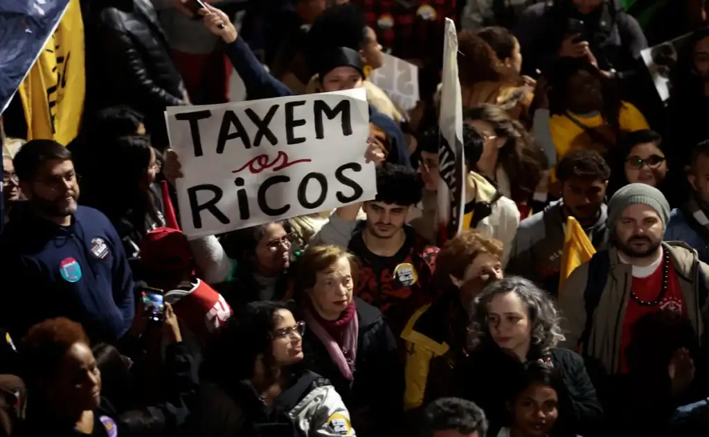 Enquanto classe média para 42% de alíquota efetiva e os 50% mais pobres comprometem 30%; ultra ricos pagam menos de 20% de imposto