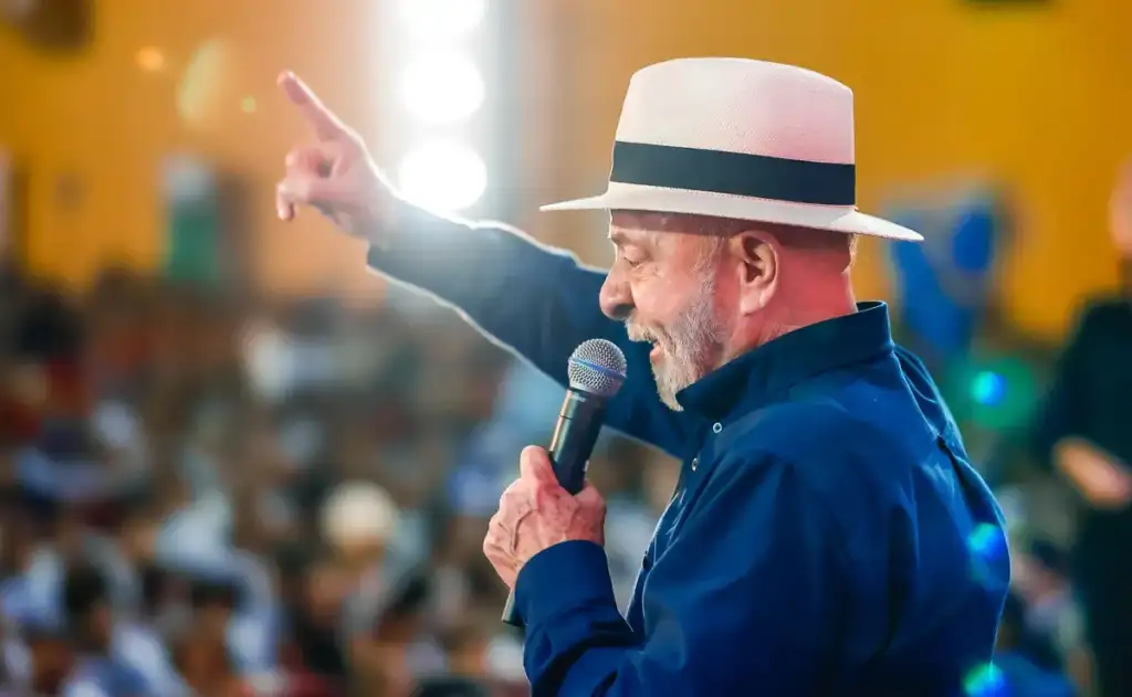 Vantagem também se consolidou nas simulações de segundo turno, onde Lula agora supera Flávio Bolsonaro pelo placar de 47% a 43%