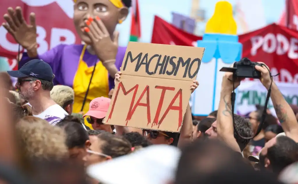Segundo pesquisa, 31% das brasileiras já sofreram ofensas verbais e 49% foram vítimas de assédio no último ano