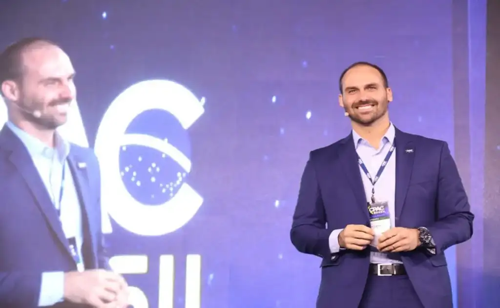 Dinheiro teria sido repassado a um fundo de investimentos nos EUA administrado por Paulo Calixto, advogado de Eduardo Bolsonaro