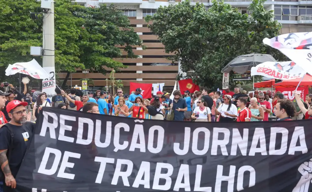 Divulgação da lista dos apoiadores das emendas caiu como uma bomba junto ao eleitorado, obrigando parlamentares a recuarem