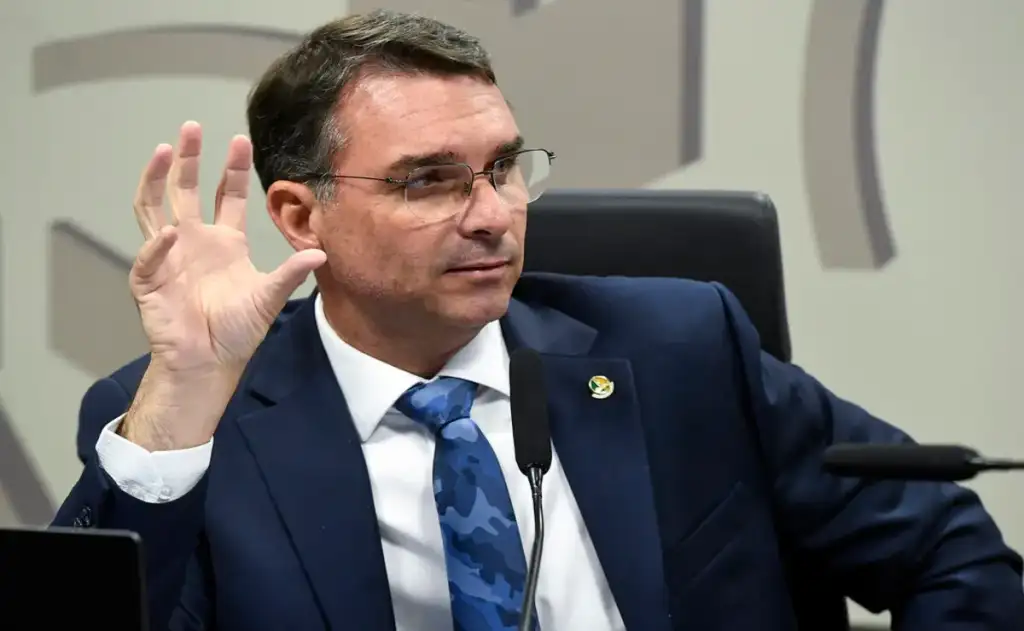 Queda aconteceu após o vazamento de um áudio enviado por ele a Vorcaro, no qual o senador cobrava R$ 134 milhões para filme