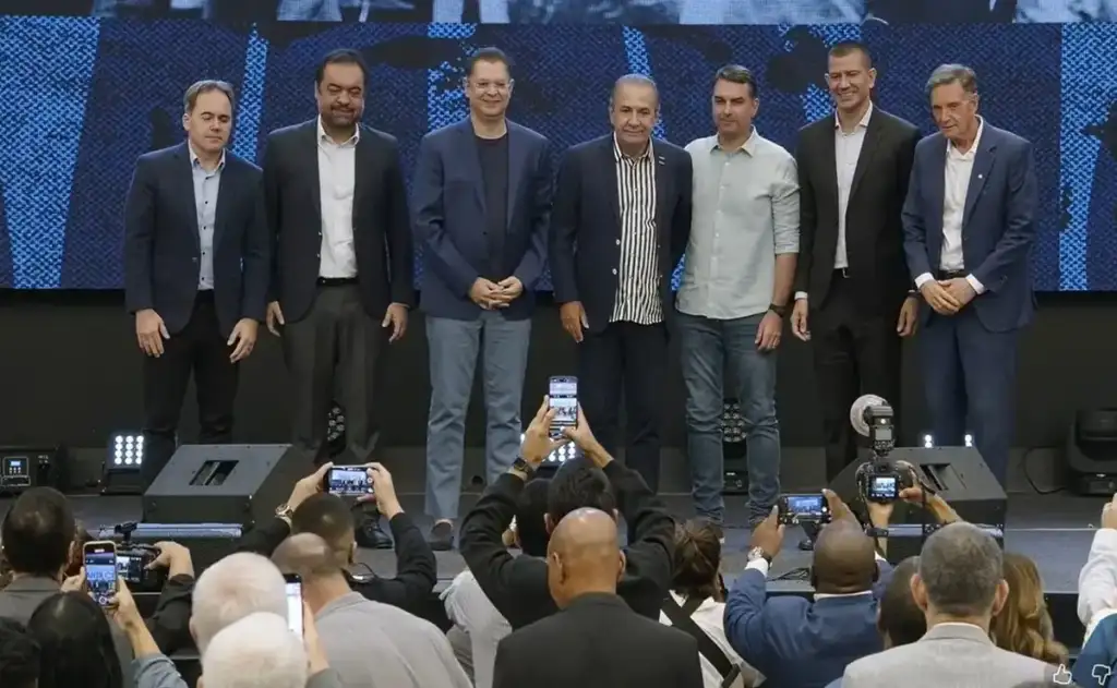 Pastor bolsonarista chamou pré-candidato do PL à Presidência e outros políticos ao altar e promoveu uma “oração” para “abençoá-los”