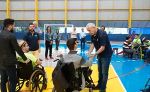 Pentacampeão Ricardinho e Itaipu visitam atletas do Maestro PCD, em Foz