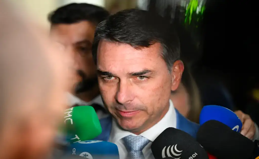 Caso começou após uma publicação do senador nas redes sociais em 3 janeiro de 2026, na qual associava Lula ao presidente venezuelano Nicolás Maduro