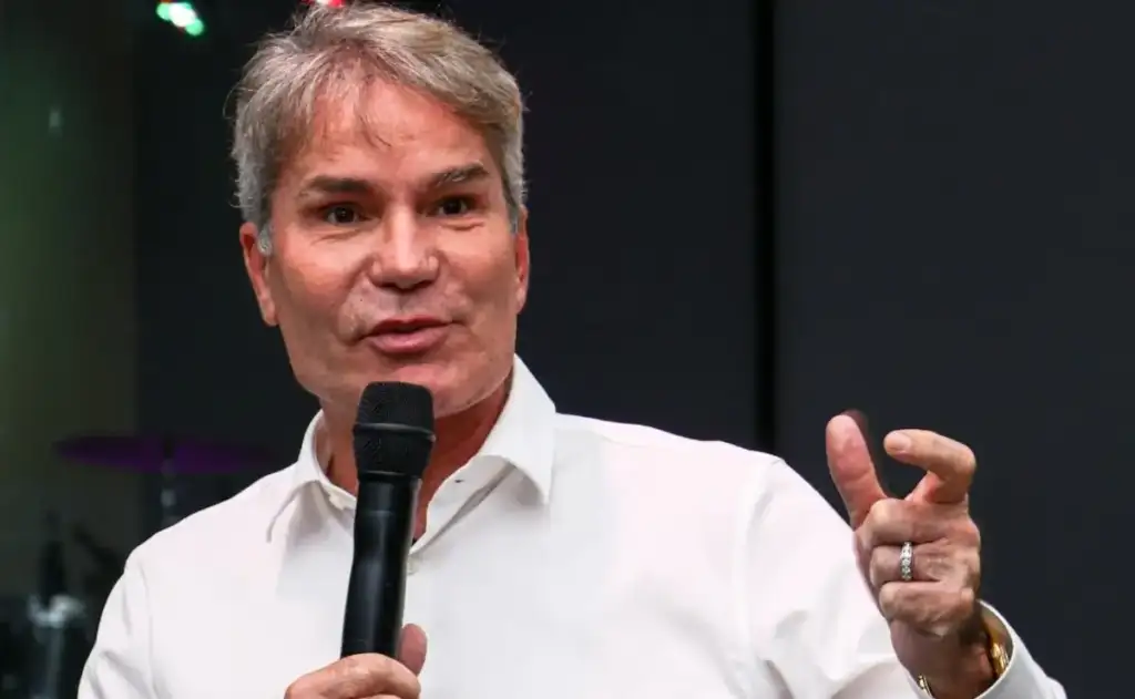 Líder de Igreja da Nuvem é investigado por envolvimento em um esquema de vazamento de informações sigilosas para o Comando Vermelho
