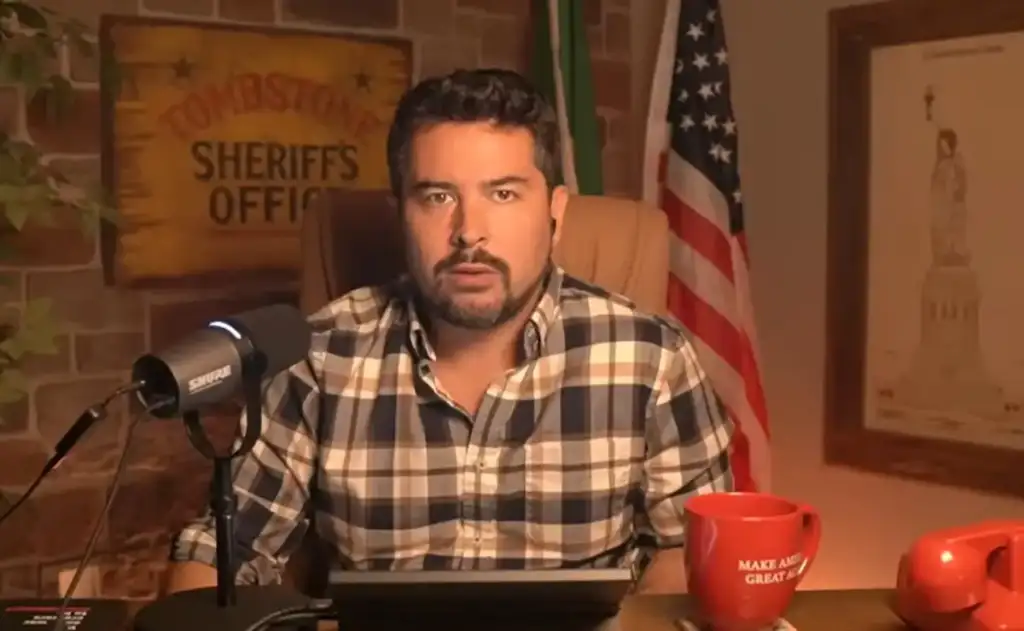 You tuber causou crise na campanha de Flávio Bolsonaro ao criticar a ex-primeira-dama Michelle Bolsonaro e afirmar que “mulher vota muito mal”.