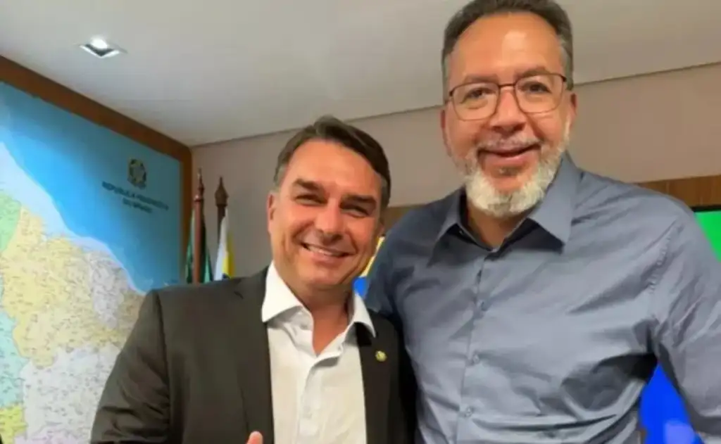 Canella é pré-candidato com o apoio de Flávio Bolsonaro, tendo inclusive anunciado a mãe do senador, Rogéria Bolsonaro (PL-RJ), como sua suplente na chapa