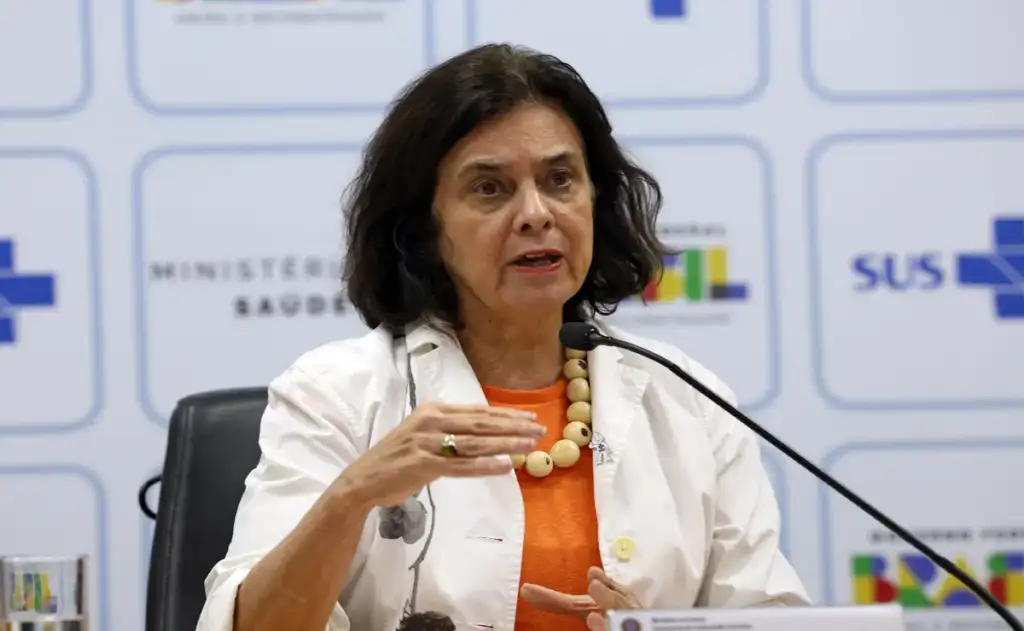 “Um minuto pela vida das mulheres”: em vídeo, ex-ministra conta ter sido alvo de violência de gênero