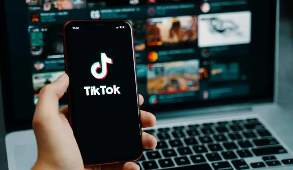 TikTok leva multa milionária no Brasil por dados de crianças e adolescentes