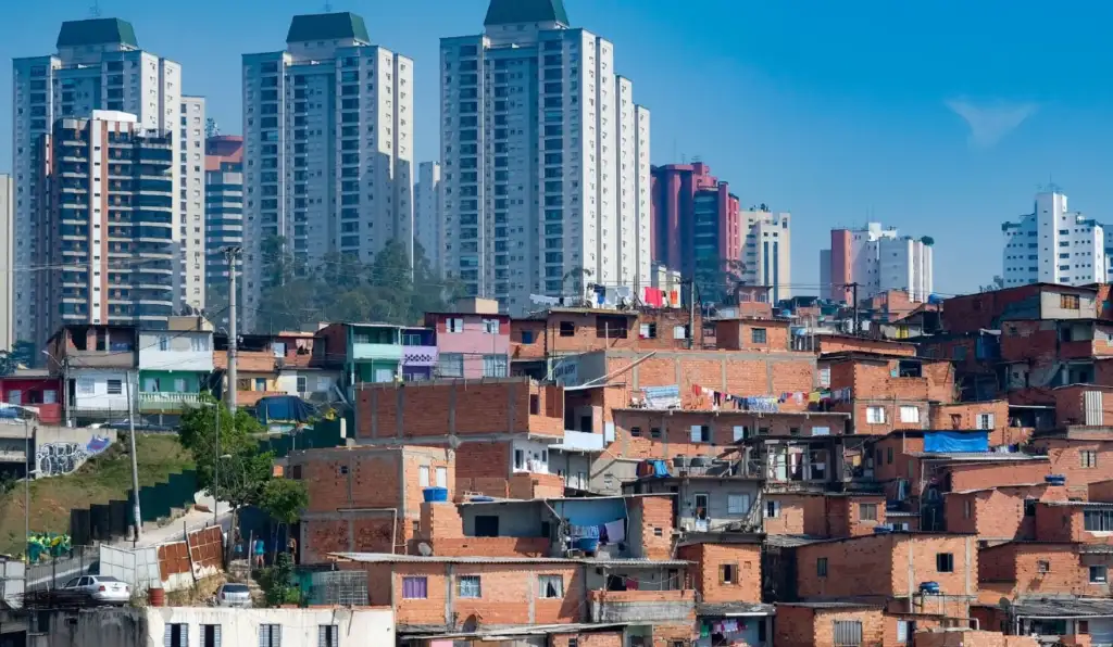 Renda cresce no Brasil, mas abismo entre ricos e pobres aumenta