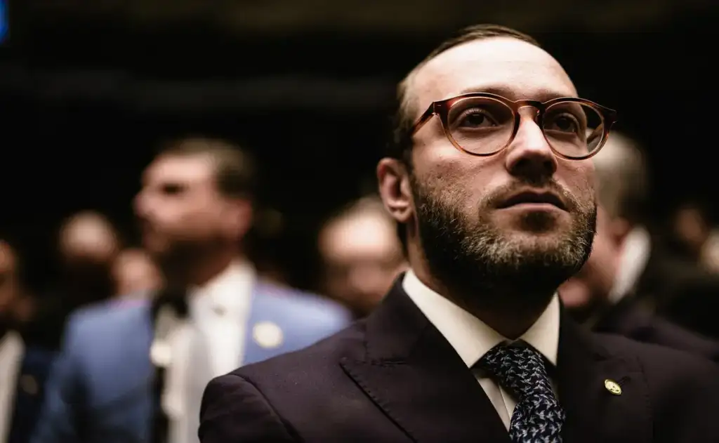 Candidato do PL ao Senado pelo PR é condenado por pagar impulsionamento de ofensas a Gleisi