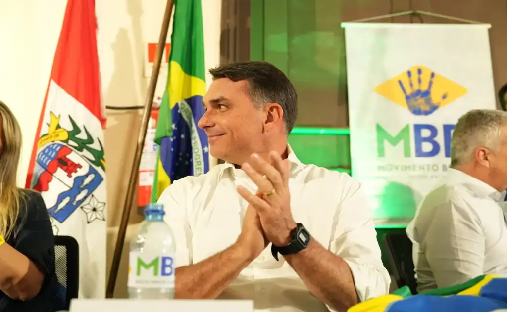 PL de Flávio Bolsonaro apresenta emendas para travar votação do fim da 6 X 1