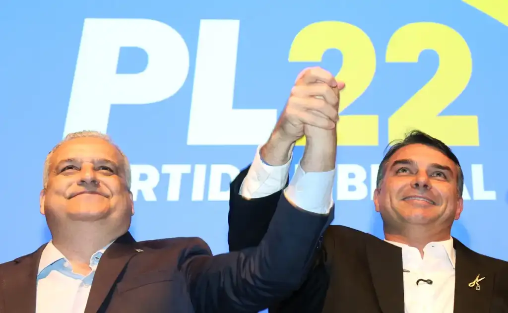 Flávio Bolsonaro defende vice acusado de estuprar menina de 13 anos e descarta trocá-lo