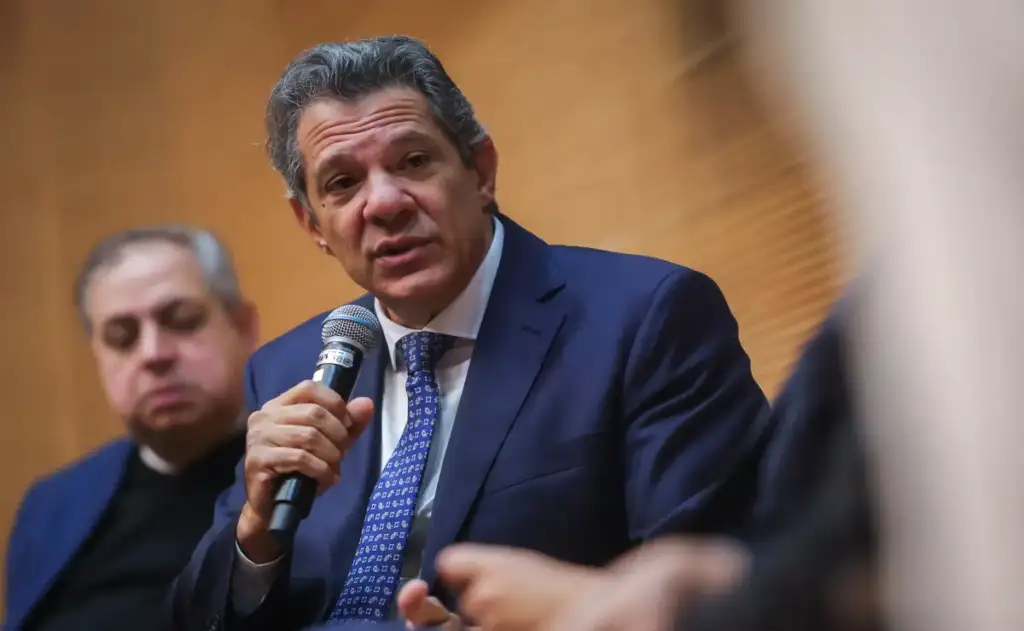 Intimidação? Haddad diz ter sido abordado por PMs com fuzis