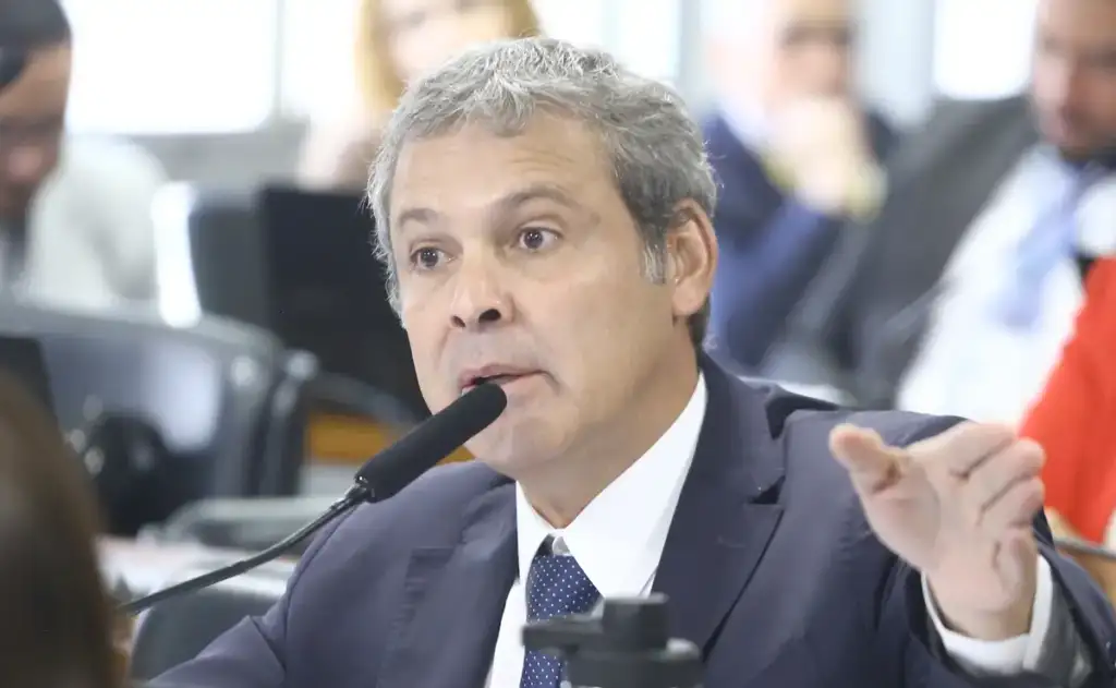 Homem que acusou Lindbergh de armação contra vice de Flávio pediu dinheiro para contar a história à Veja