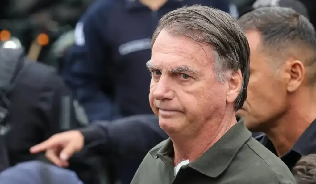 Bolsonaro volta a receber os filhos após decisão de Moraes