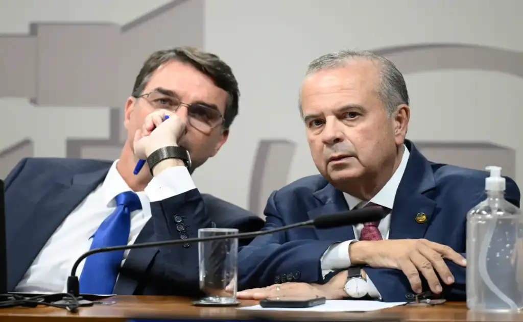 Lula culpa Flávio Bolsonaro por não votação do fim da 6X1: “trabalham contra”