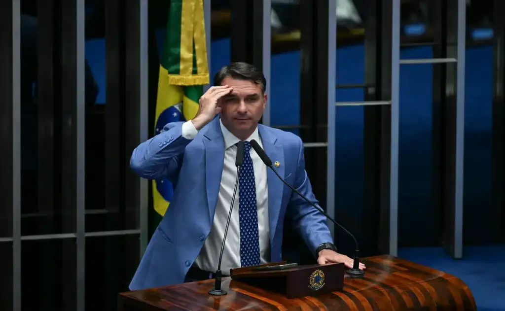 Partidos reforçam pedido de cassação de Flávio Bolsonaro por ligações com Vorcaro
