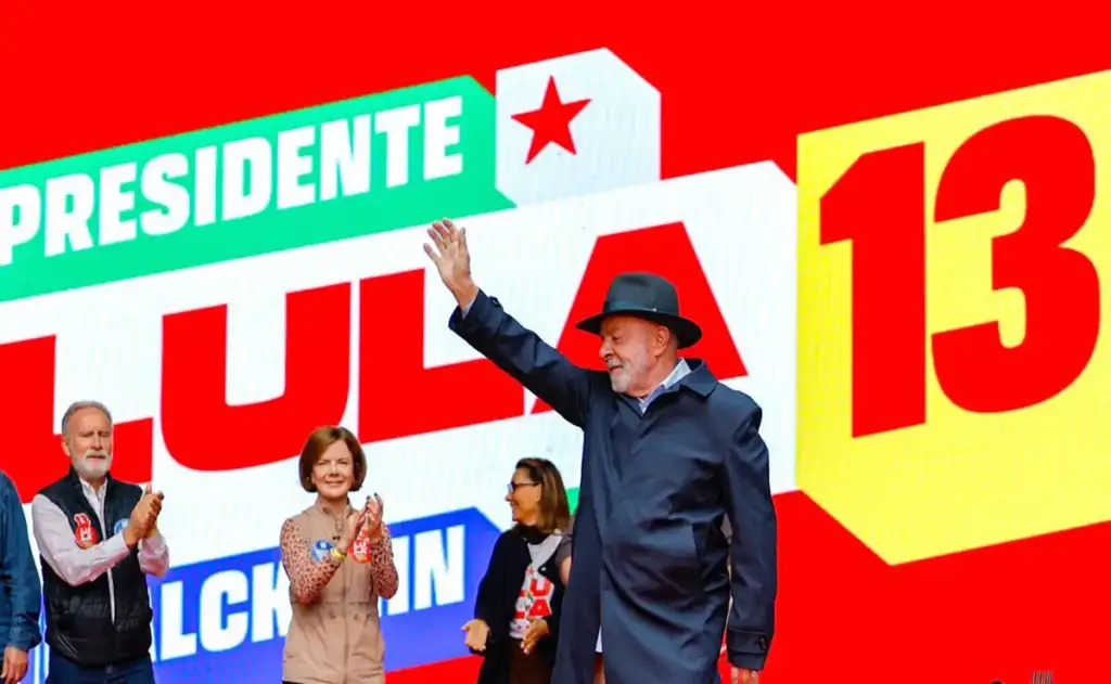 “Quem fez putaria vai ser desmascarado”, avisa Lula em Curitiba